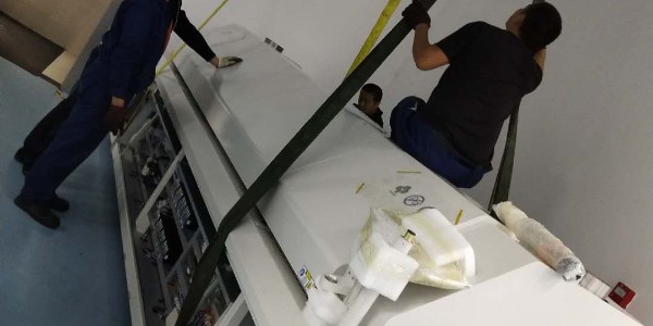 有限空間進行設備搬遷