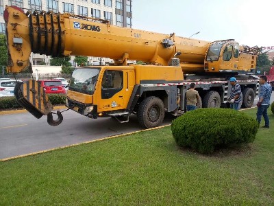220吊車配合氣墊搬運蘋果公司設(shè)備