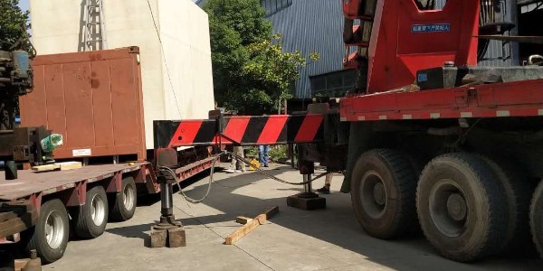 上海浩兵為瑞普能源進行地下室大型設備搬運打包